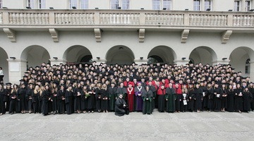 Uroczystość rozdania dyplomów inżynierskich - 24 kwietnia 2013 - zdjęcia grupowe
